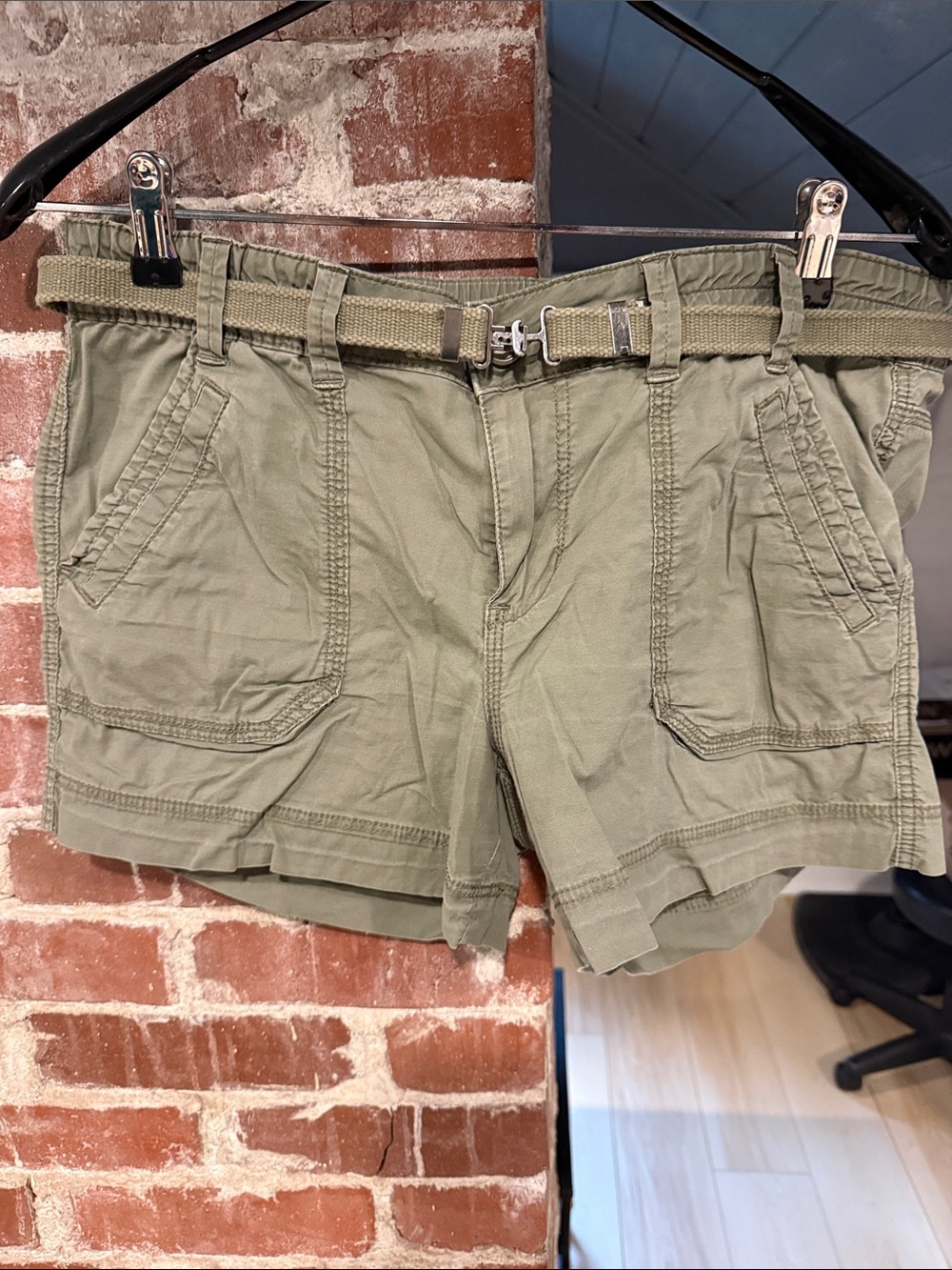 Women's Utility Pocket Shorts in Olive Green